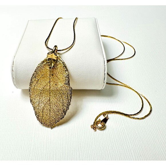 Vintage Gold Electroplated Real Leaf Pendant Necklace 24" Fine Fillagree Texture - Picture 2 of 14
